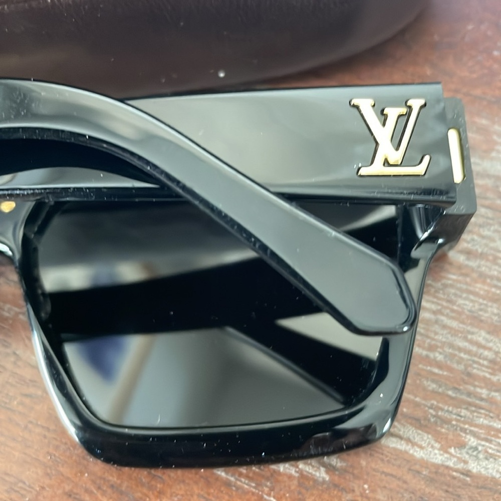 Louis Vuitton Evidence Z1502W Black Rectangular Sunglasses with logo case - Picture 4 of 16